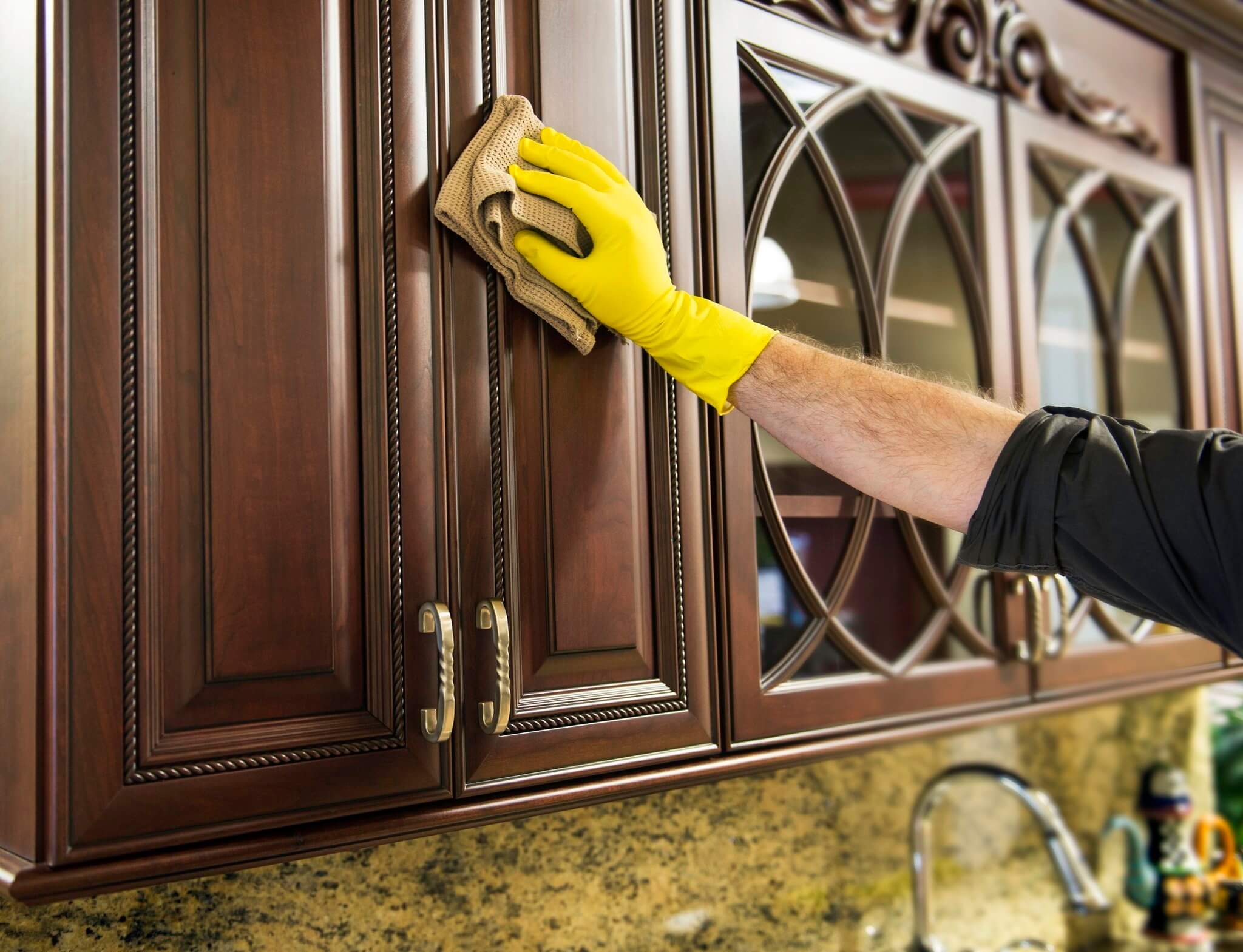 Method to Clean Kitchen Cabinets