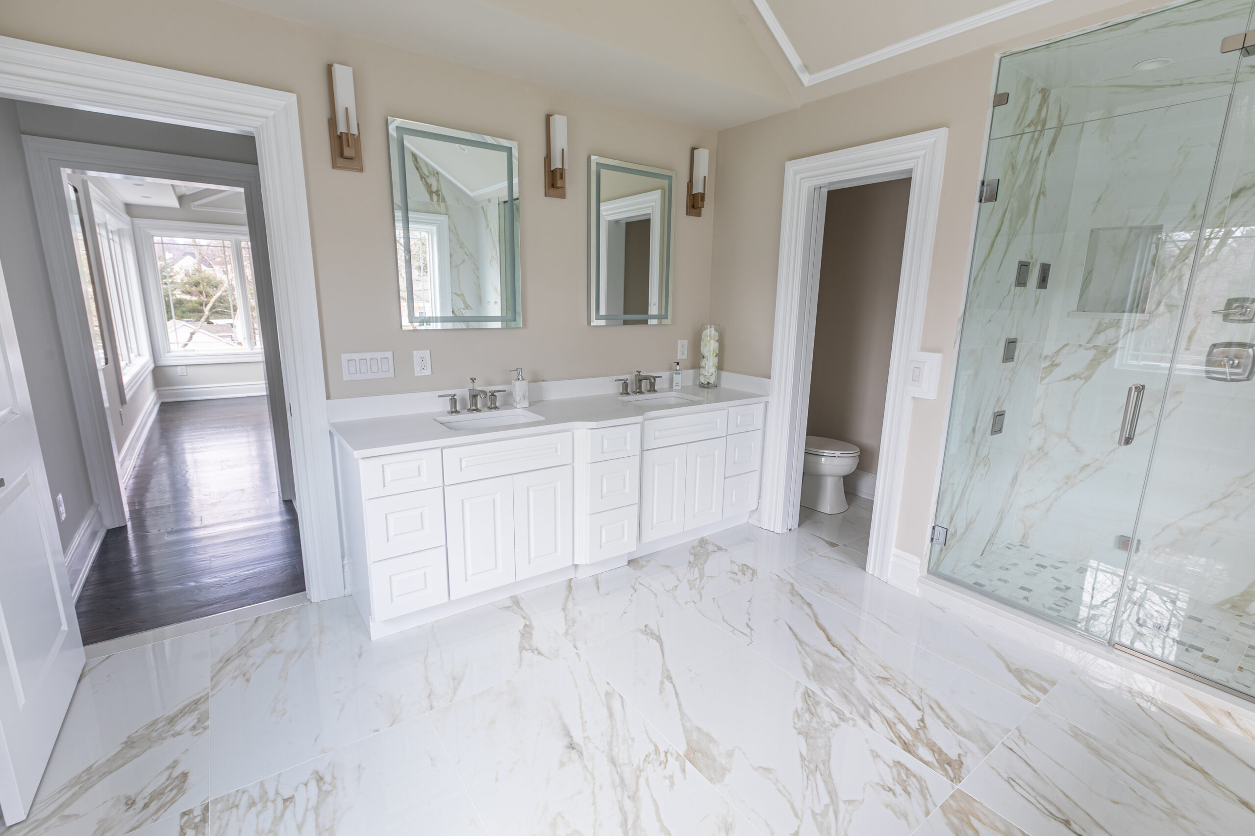 Choosing the Best Tiles for Your Bathroom, best tiles,bathroom tiles,backsplash for bathroom 9