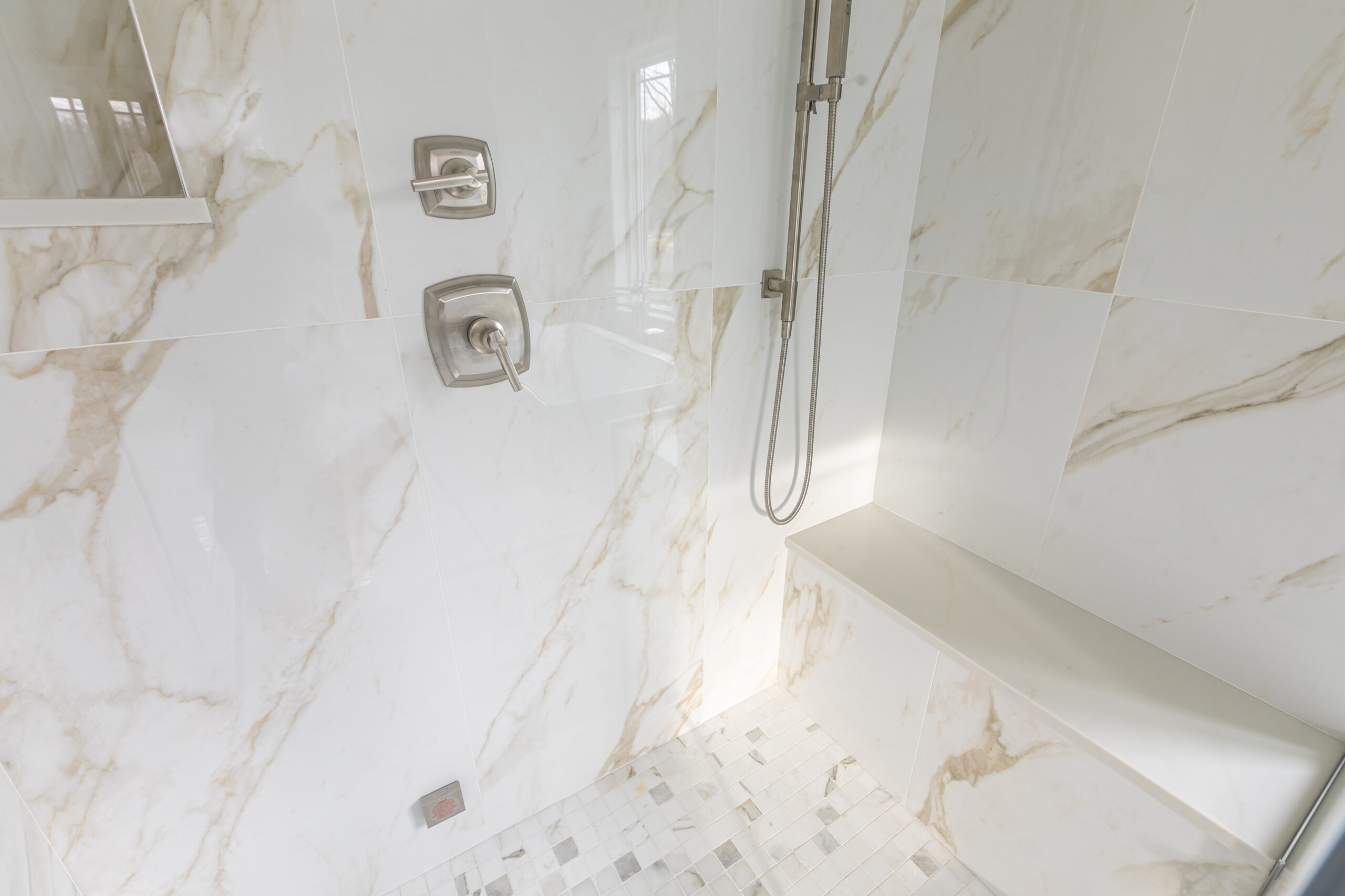 Choosing the Best Tiles for Your Bathroom, best tiles,bathroom tiles,backsplash for bathroom 8
